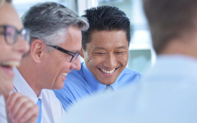 Industriefotografie Portraitfotografie Mitarbeitergespräch Meeting © Industriefotograf Thomas L. Fischer