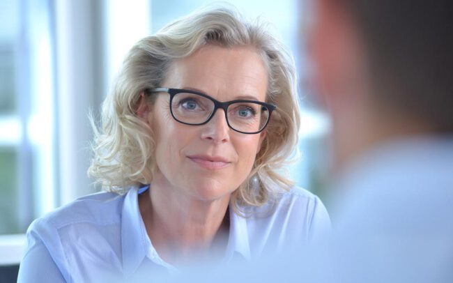 Industriefotografie Portraitfotografie Mitarbeitergespräch © Industriefotograf Thomas L. Fischer