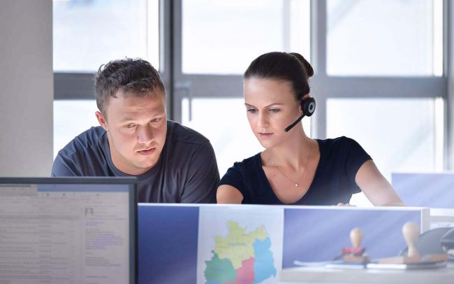 Industriefotografie Gespräch Mitarbeiter © Industriefotograf Thomas L. Fischer