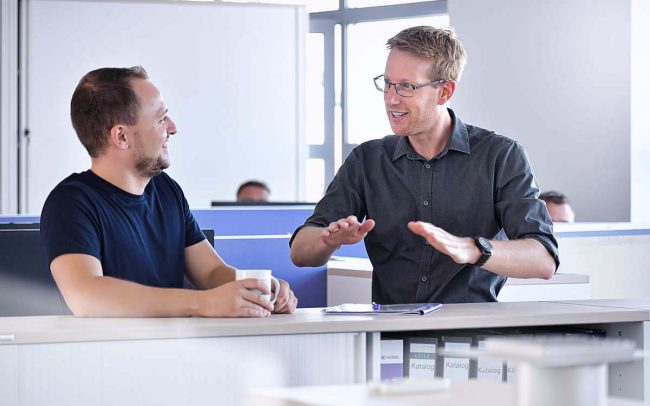 Industriefotografie Gespräch Mitarbeiter © Industriefotograf Thomas L. Fischer