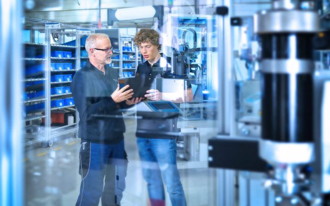 Mitarbeiter im Gespräch © Industriefotograf Thomas L. Fischer