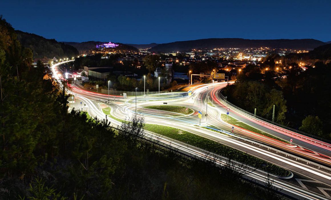 Kreisverkehr Kronach bei Nacht