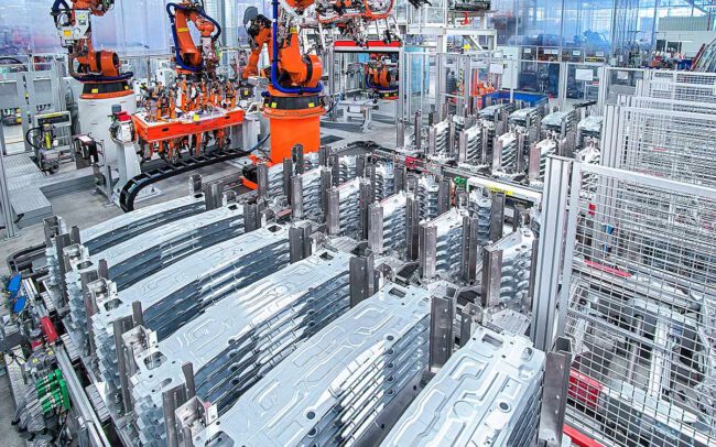 Industriefotografie Industriehalle Karosseriewerk mit Robotern © Industriefotograf Thomas L. Fischer