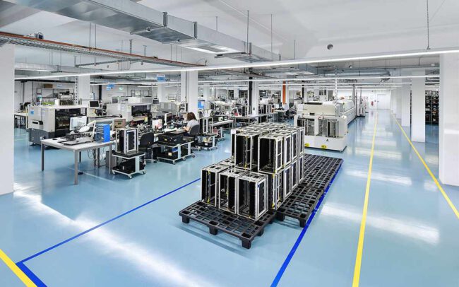 Industriefotografie Produktionshalle für elektronische Bauteile © Industriefotograf Thomas L. Fischer