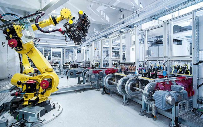 Industriefotografie Roboter in Produktionshalle © Industriefotograf Thomas L. Fischer