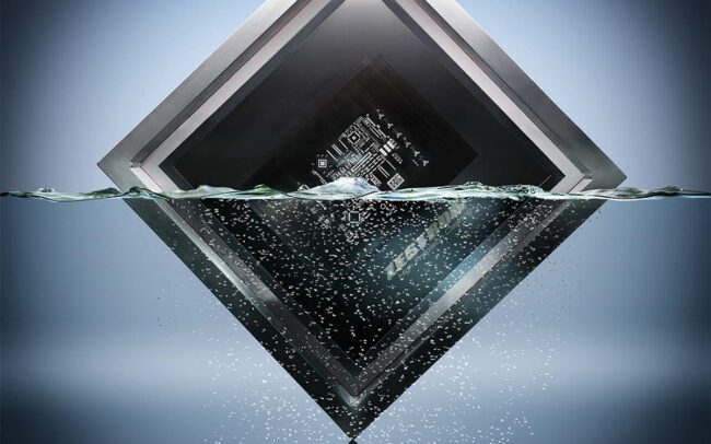 Industriefotografie Reinigung einer elektronischen Platine © Industriefotograf Thomas L. Fischer