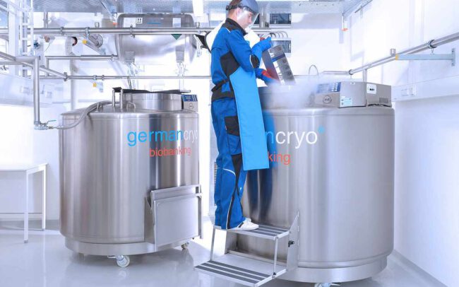 Industriefotografie Mitarbeiter am Stickstofftank © Industriefotograf Thomas L. Fischer