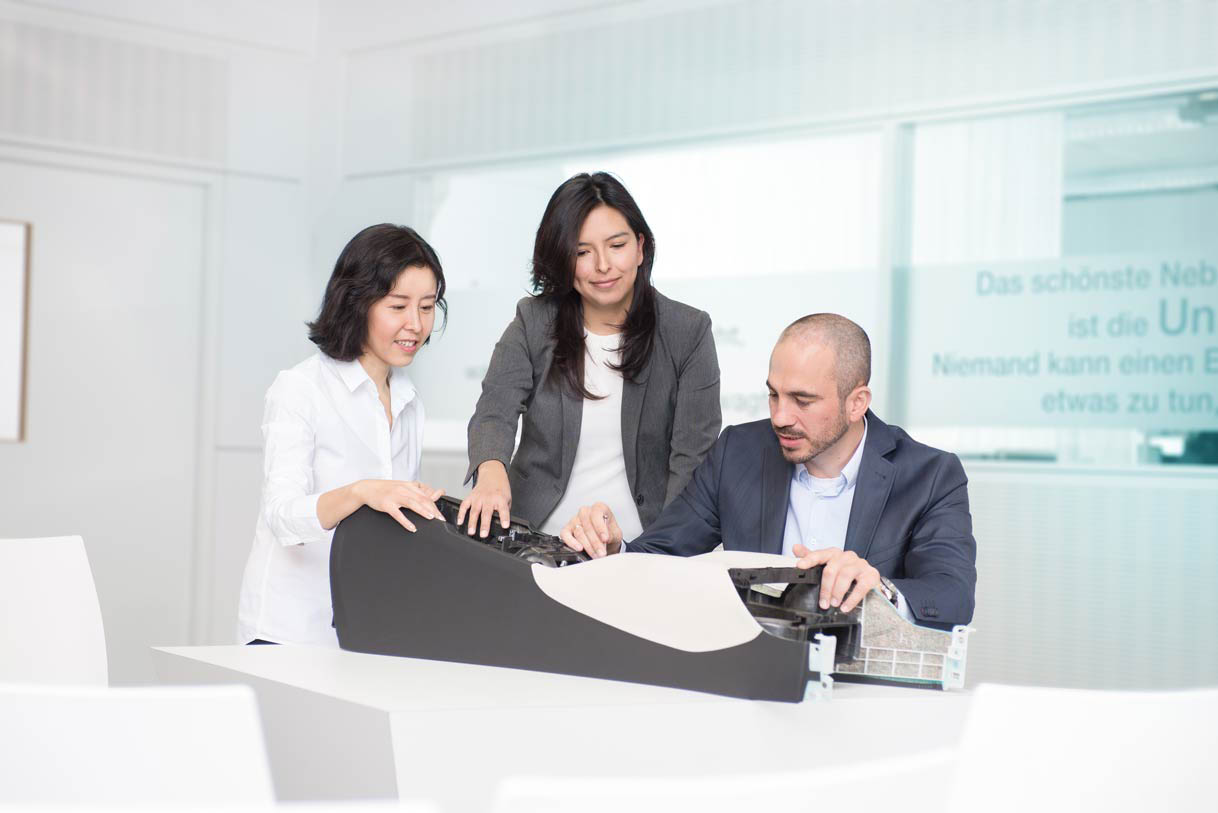 Industriefotografie München Angestellte in der Produktentwicklung © Industriefotograf München Thomas L. Fischer Industriefotografie München Angestellte in der Produktentwicklung © Industriefotograf München Thomas L. Fischer