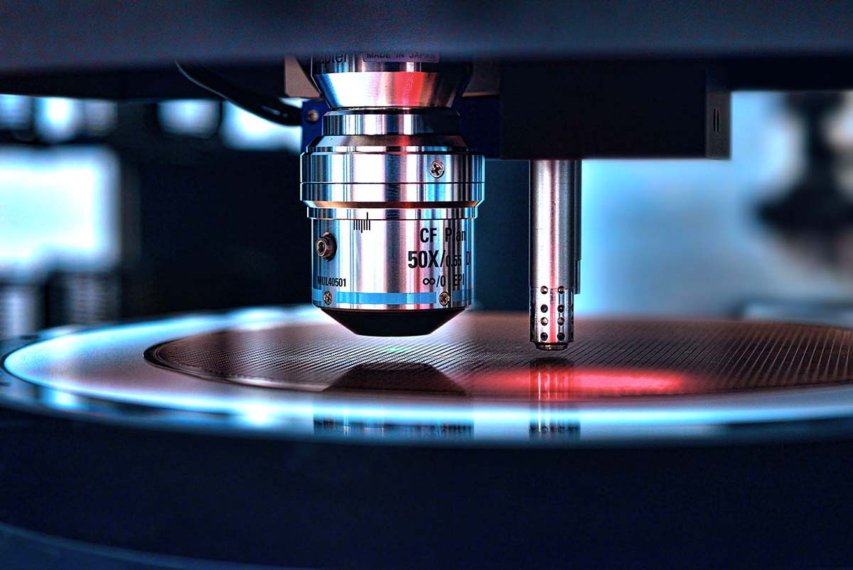 Industriefotografie München Objektiv über Wafer © Industriefotograf München Thomas L. Fischer Industriefotografie München Objektiv über Wafer © Industriefotograf München Thomas L. Fischer