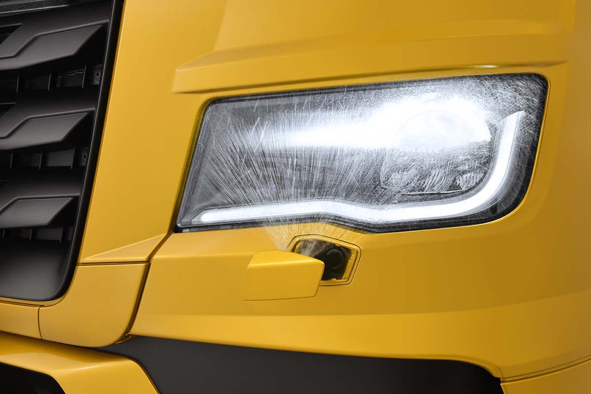 Automobilfotografie München Lkw Scheinwerferreinigungsanlage © Autofotograf München Thomas L. Fischer Automobilfotografie München Lkw Scheinwerferreinigungsanlage © Autofotograf München Thomas L. Fischer